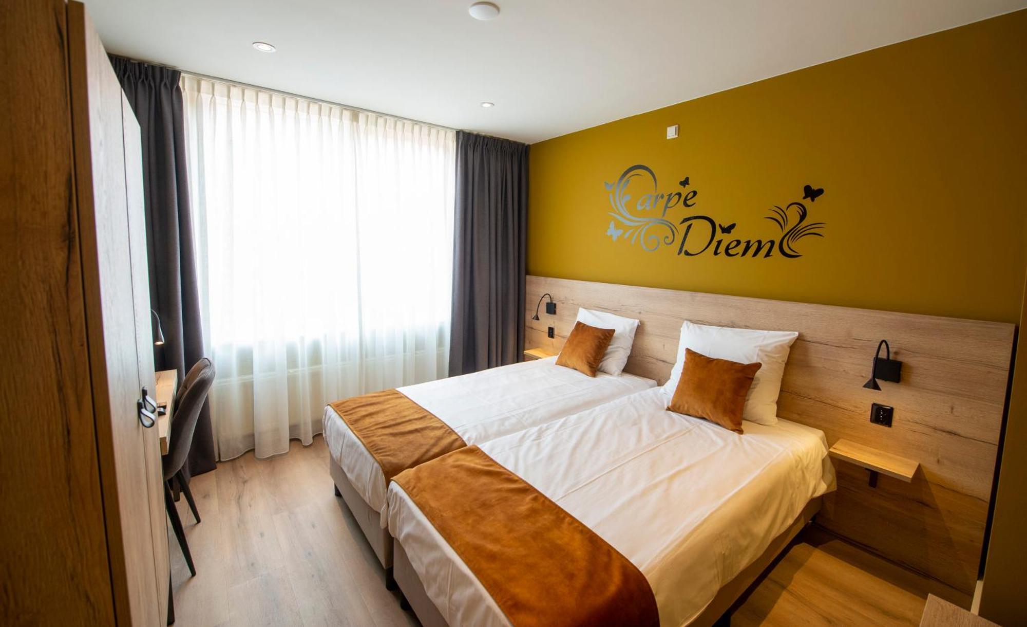 Hotel Onder De Linden Roden Dış mekan fotoğraf